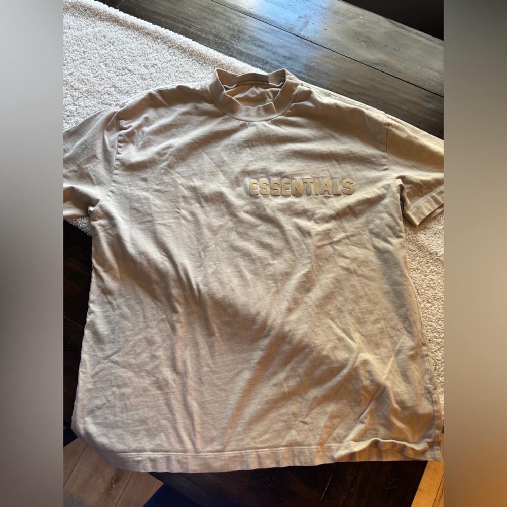 Essentials tee